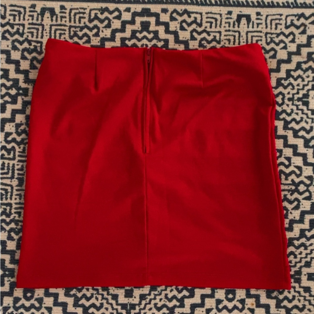 Elegant Red Women's Skirt - Picture 2 of 2